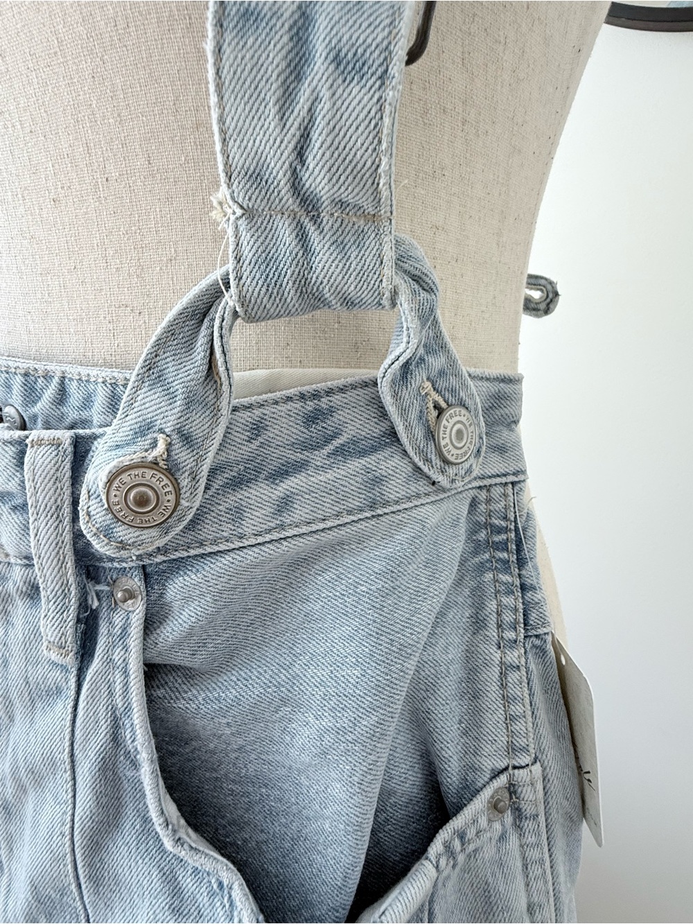 Free People Berkeley Suspender Jeans in shade Homecoming- Light Blue Denim - Picture 4 of 15